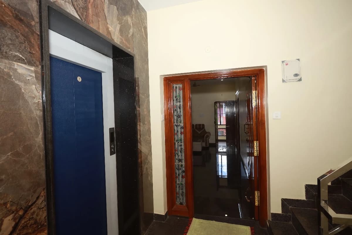 Lift and entrance lobby